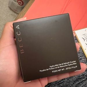 BECCA COSMETICS
Hydra-Mist Set & Refresh Powder